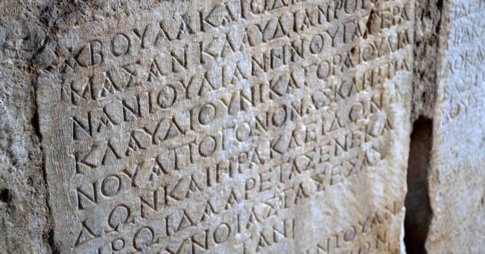 ИИ расшифровал древние тексты лучше историков