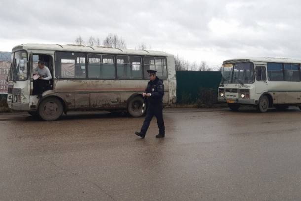 Каждый пятый проверенный полицией Сыктывкара автобус оказался неисправен