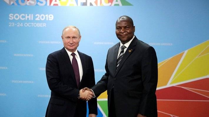 Глава ЦАР поддержал российские усилия по помощи странам Африки