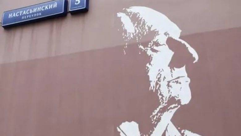 Москвичи не хотят, чтобы на стене дома закрасили граффити с портретом Марка Захарова
