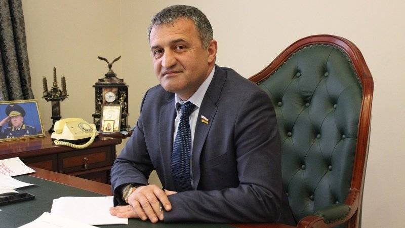 Осетия должна быть единой и в составе РФ, заявил президент Южной Осетии
