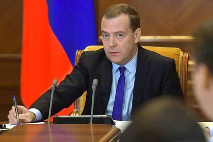 Медведев поручил обосновать штрафы за небольшое превышение скорости