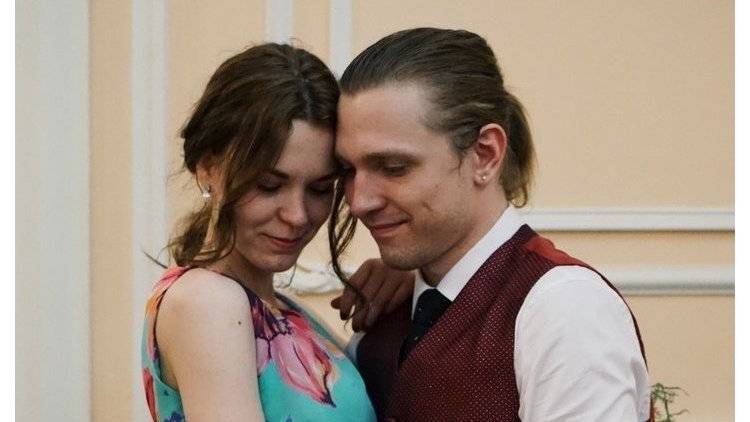 За день до свадьбы: поездку на #Ноябрьфест выиграл московский поэт с невестой