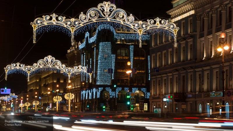 Власти Петербурга потратят более 300 млн рублей на украшение города к Новому году