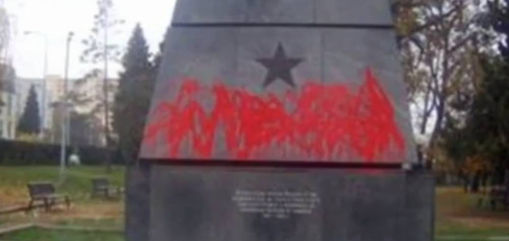 В Чехии второй раз за сутки осквернили памятник советским воинам