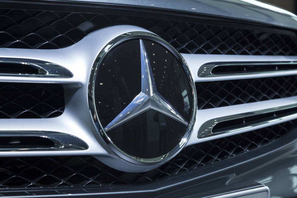 Преступники украли зеркала с Mercedes бывшего PR-директора "Мегафона"