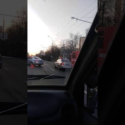 В Москве на Волгоградском проспекте опрокинулся грузовик с газом