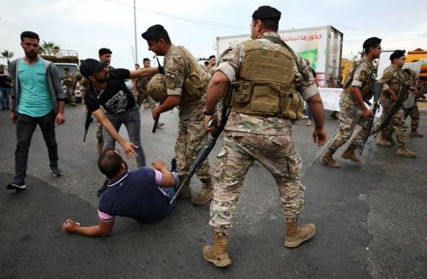 Саад Харири - Ливан парализован: армия пытается деблокировать дороги и улицы страны - eadaily.com - Ливан - Бейрут
