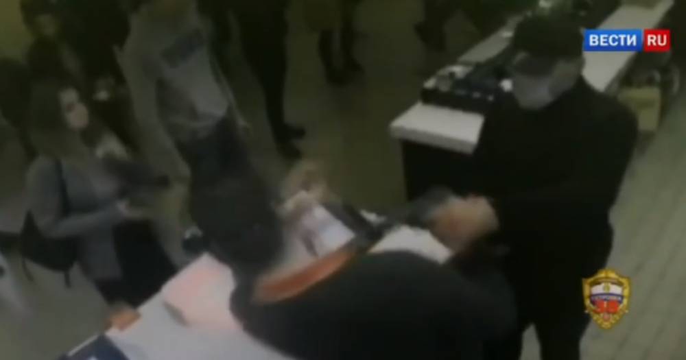 Вооруженное нападение на «Макдоналдс» в Москве попало на видео