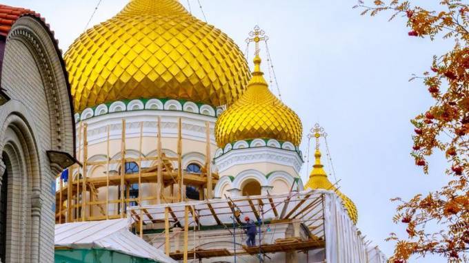 Храмы Новодевичьего монастыря в Петербурге&nbsp;отреставрируют 400 специалистов