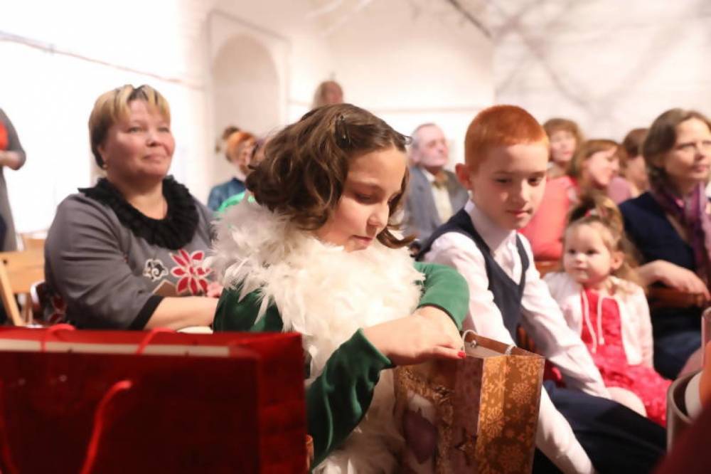 Детей Архангельска попросили сочинить рождественскую сказку для своей семьи