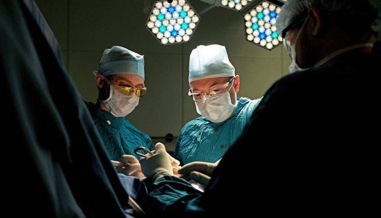 Впервые в России хирурги «вслепую» прочистили коронарную артерию