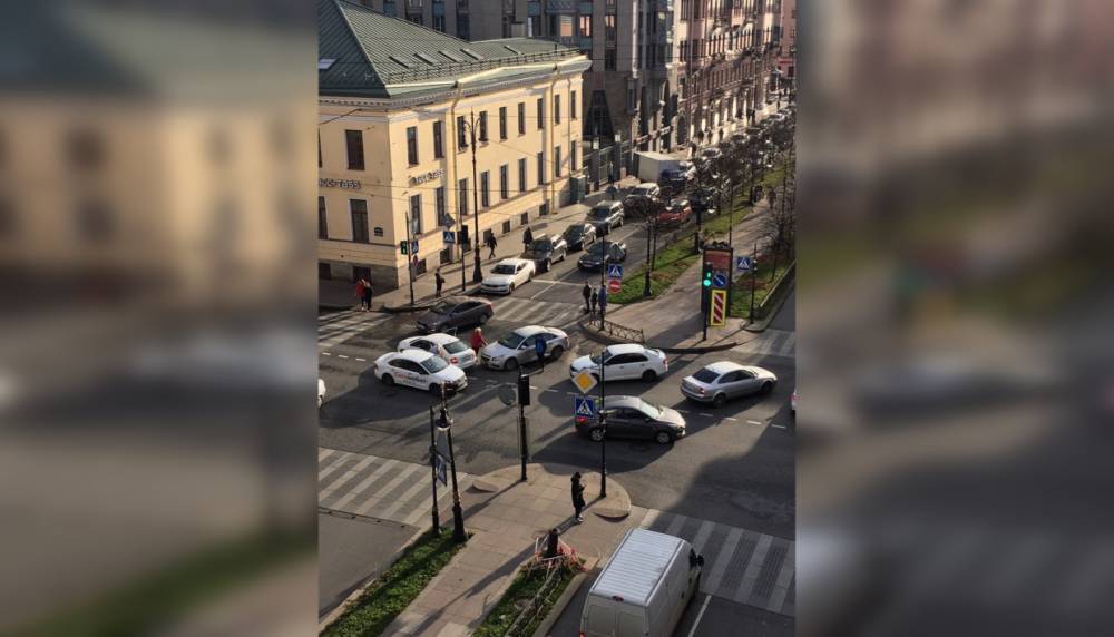 Массовая авария на перекрестке Шпалерной и Чернышевского собрала серьезные пробки