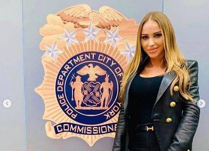 Немецкая порнозвезда извинилась в Instagram из-за спорного визита в штаб-квартиру NYPD