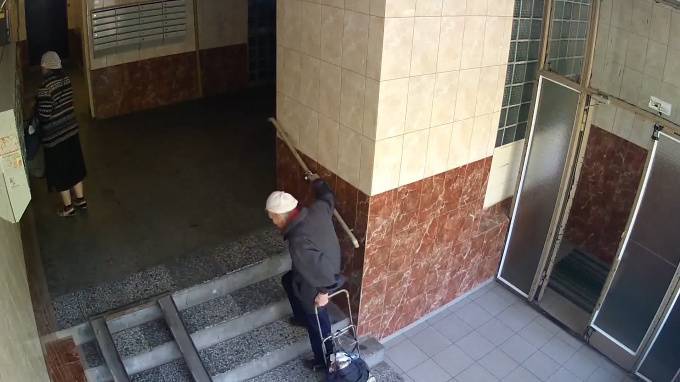 В Петербурге задержали женщину, укравшую 2 млн рублей у пенсионерки