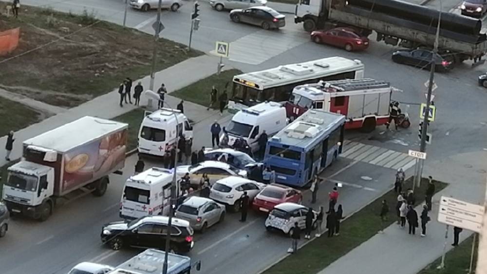 Человек погиб в массовой аварии на Боровском шоссе