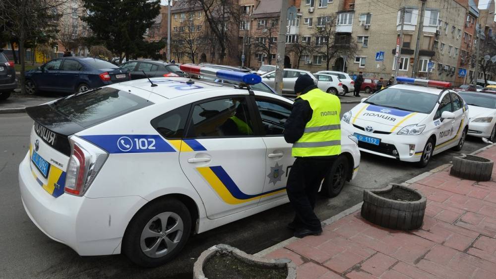 Неизвестные открыли стрельбу возле торгового центра в Харькове, есть жертвы