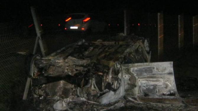 В Краснодарском крае ночью автомобиль перевернулся и сгорел - погибла вся семья