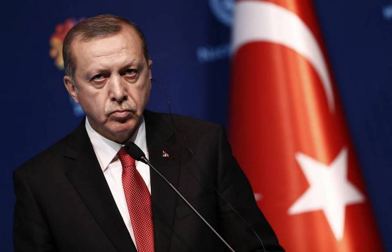 Эрдоган потребовал от США выдать курдского командующего