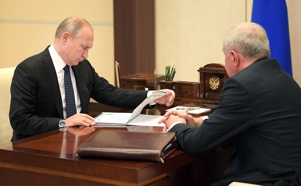 Путин поздравил сотрудников ФТС с Днем таможенника