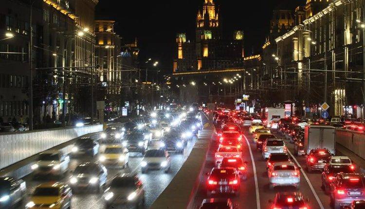 Москвичей предупредили о больших пробках на дорогах 25 октября