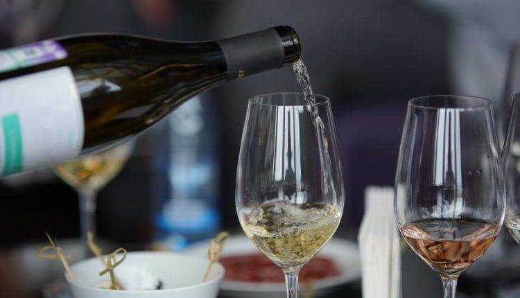 В Крыму стартовал первый международный винный конкурс