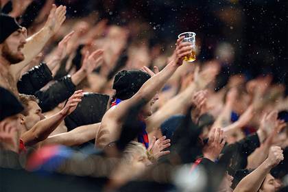 Продажу пива на российских стадионах одобрили