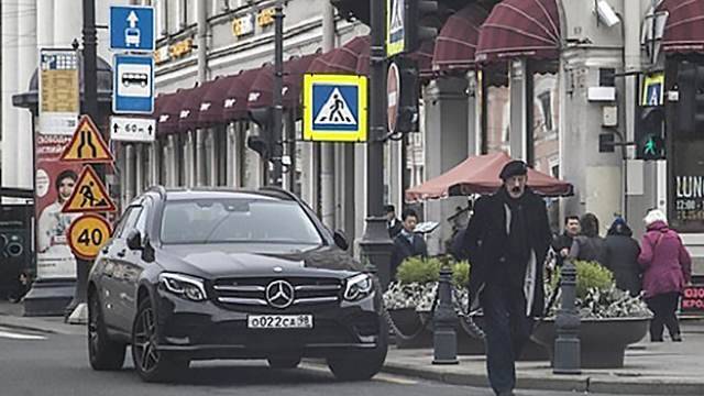 Полиция Петербурга оштрафовала Боярского за парковку на встречке