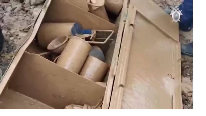 Опубликовано видео вскрытия сейфа с золотом на месте прорыва дамбы под Красноярском