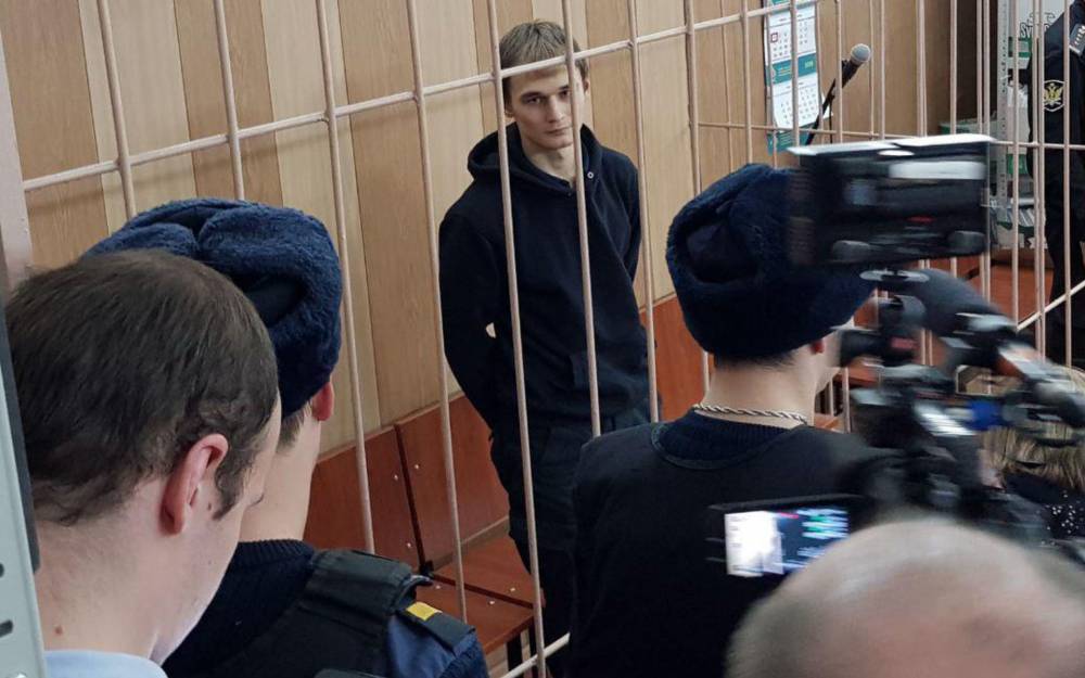 Арестованному аспиранту МГУ предъявили обвинения в нападении на офис «Единой России»