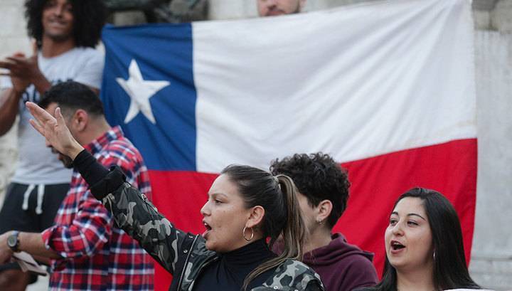 На акцию протеста в столице Чили собрались уже более 820 тысяч человек