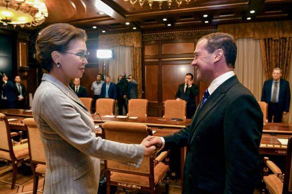 Назарбаева и Медведев обсудили проблему поставки казахского угля на Украину
