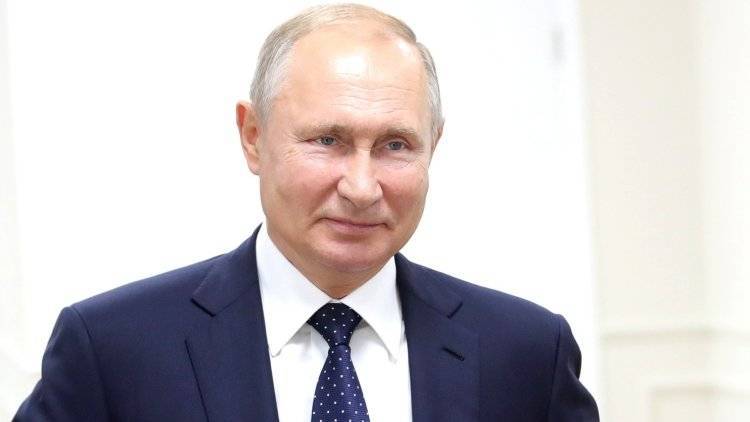 Путин отметил роль СМИ в противостоянии навязыванию стереотипов о РФ