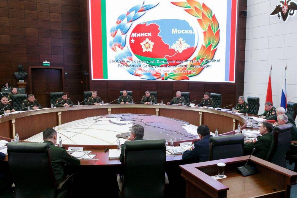 Шойгу: Запад работает на разрушение союза России и Белоруссии