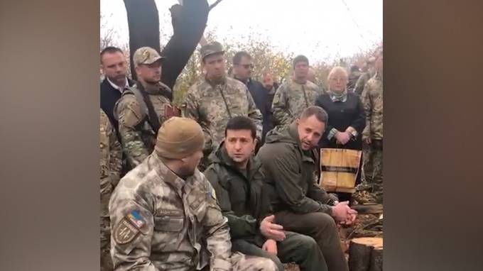 Зеленский прибыл на позиции националистов в районе разведения сил на Донбассе
