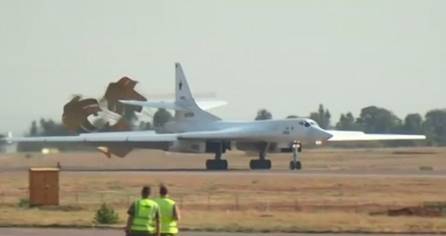 Ту-160 выполнили полет над Индийским океаном в рамках визита в ЮАР
