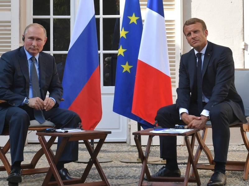 Путин и Макрон обсудили российско-турецкие переговоры