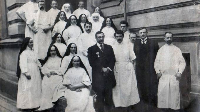 В больнице Святой Марии Магдалины открыли памятник сестре милосердия