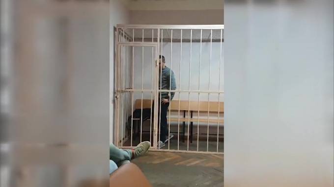 В Петербурге суд освободил полицейского по делу о передаче взятки