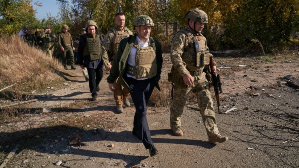 Зеленский прибыл на позиции националистов в районе разведения сил в Донбассе