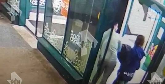 Кражу 10 мониторов из супермаркета в Петербурге сняли на видео
