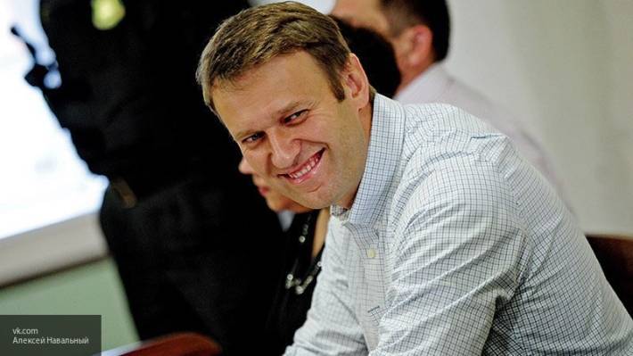 Навальный обзавелся горячей блондинкой, взамен постаревших Ярмыш и жены