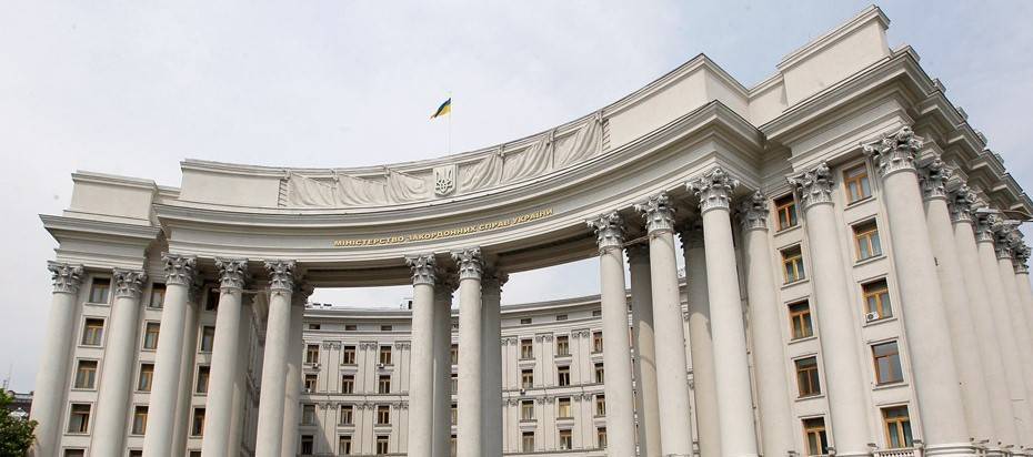 Украинский МИД направил РФ ноту протеста в связи с доставкой гуманитарной помощи в Донбасс