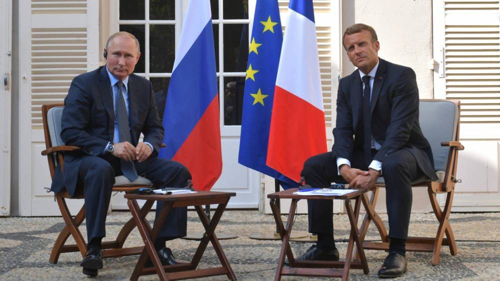 Путин и Макрон обсудили по телефону договорённости России и Турции по Сирии