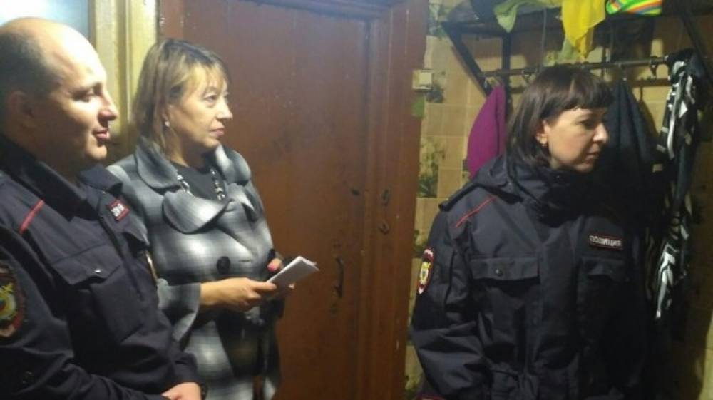 В Боровичах полицейские и общественники посетили семьи в трудной жизненной ситуации