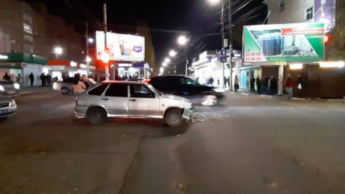 В ДТП в Саратове погибли два человека, которые просто стояли на тротуаре