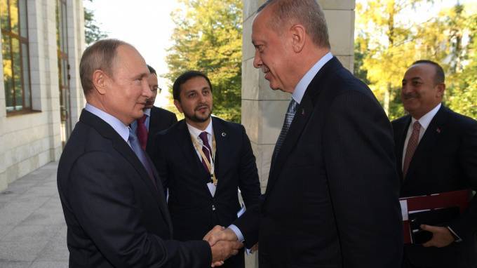 Глава Министерства обороны Турции заявил, что соглашение Путина и Эрдогана по Сирии выполняется