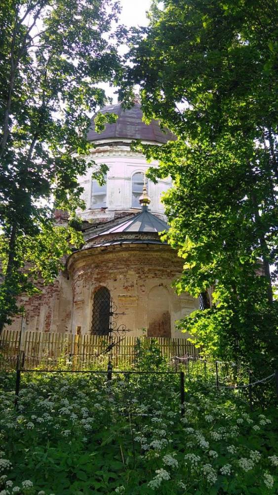 Церковь Святой Живоначальной Троицы в Боровичском районе подключили к электричеству