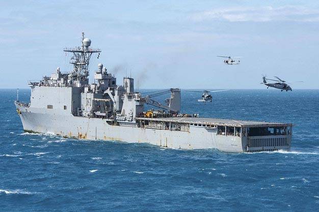 ВМС США ввели в строй новый боевой корабль - ren.tv - США