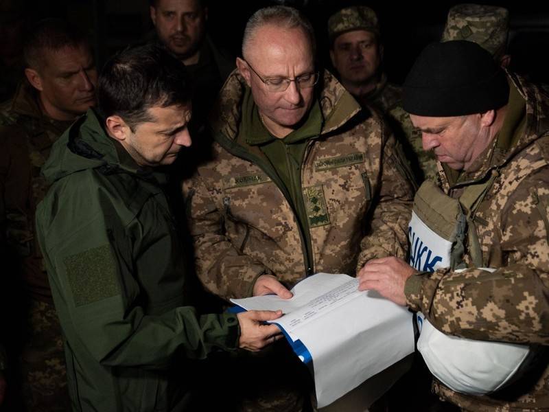 Украинские военные заявили о встрече Зеленского с вооружёнными нелегалами